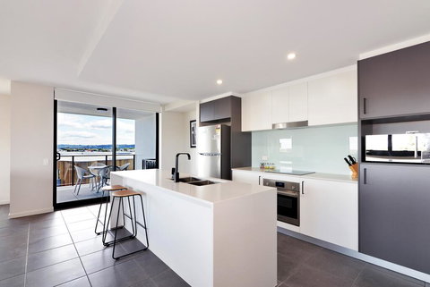 Arise Hedge - New Castle Holiday 2