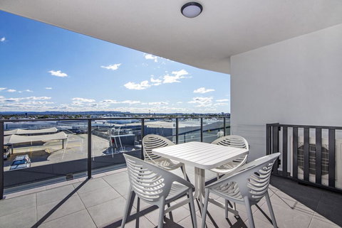 Arise Hedge - New Castle Holiday 1