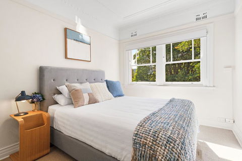 Art Deco Apartment Steps From Harbour And Beach - New Castle Holiday 1