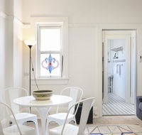 Art Deco Oasis Minutes From the City - New Castle Holiday