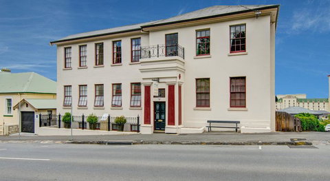 Ashcroft Apartment - New Castle Holiday 0