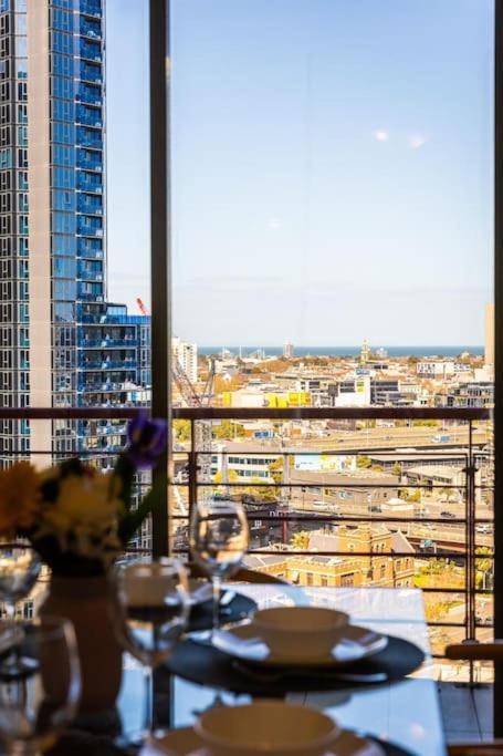 LUXURY STAY 3BR City View In Southbank Next To CROWN - New Castle Holiday 0