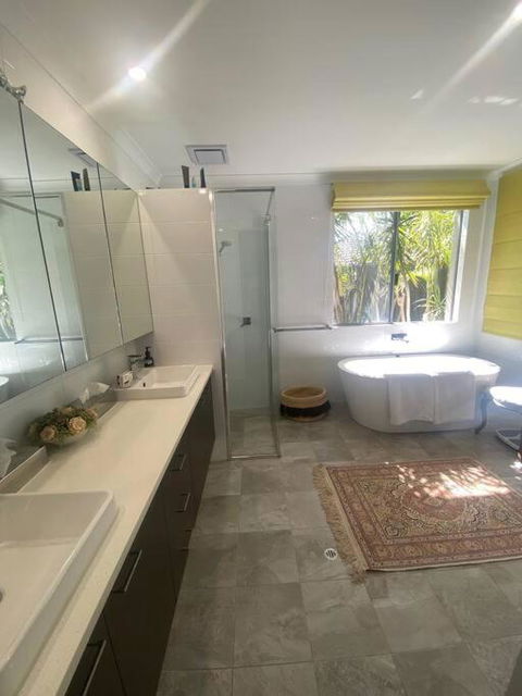 Luxury Executive Home With Pool - New Castle Holiday 1