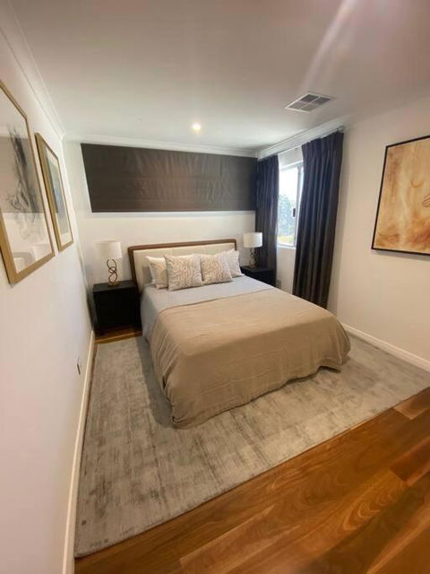 Luxury Executive Home With Pool - New Castle Holiday 3