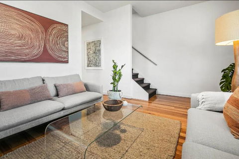 Luxury Norwood Retreat - New Castle Holiday 2