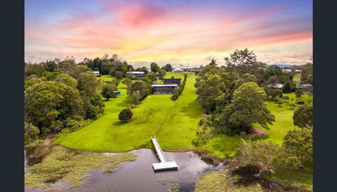 Luxury On Lake Tinaroo Lakefront Living - New Castle Holiday 2