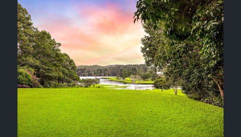 Luxury On Lake Tinaroo Lakefront Living - New Castle Holiday 1