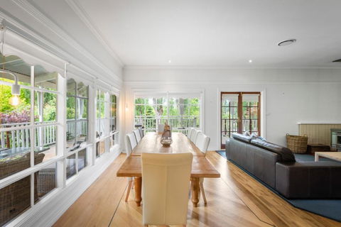 Magical Lucindale - Gorgeous 4 Bedroom House - New Castle Holiday 2