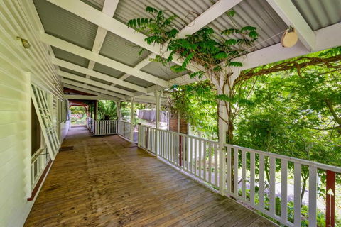 Magical Lucindale - Gorgeous 4 Bedroom House - New Castle Holiday 1