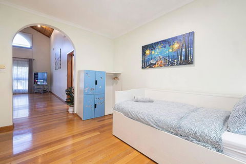 Magnificent Eltham House With Stunning View - New Castle Holiday 2