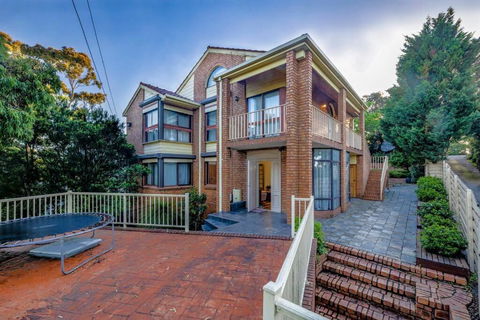 Magnificent Eltham House With Stunning View - New Castle Holiday 3