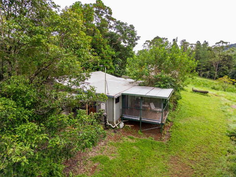 Mena Creek Flower House - New Castle Holiday 3