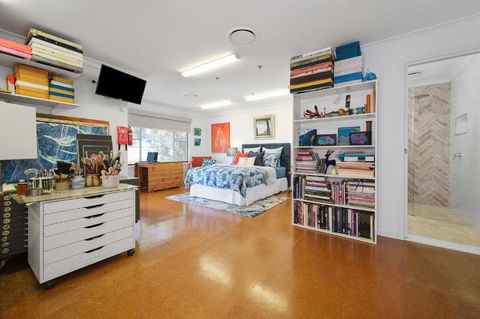 Marche Home Stay, Immaculate Presentation, Private & Relaxing - New Castle Holiday 1