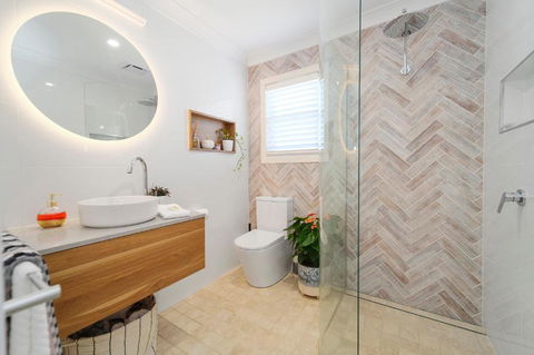 Marche Home Stay, Immaculate Presentation, Private & Relaxing - New Castle Holiday 3