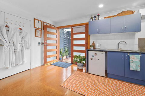 Marche Home Stay, Immaculate Presentation, Private & Relaxing - New Castle Holiday 2