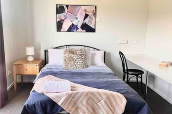 Maya Newcasle 6 Bedrooms Home with New Castle Holiday