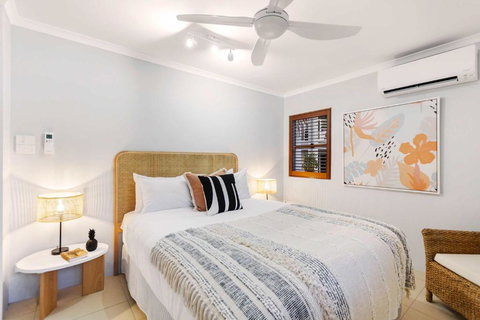 Melaleuca Hideaway - Beach Pool Free Parking - New Castle Holiday 0