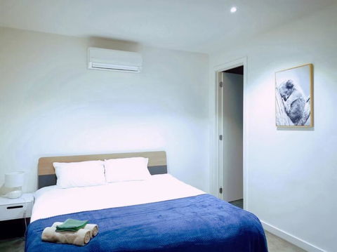Melbourne Airport Area 3Bedroom House Strathmore Heights - New Castle Holiday 1