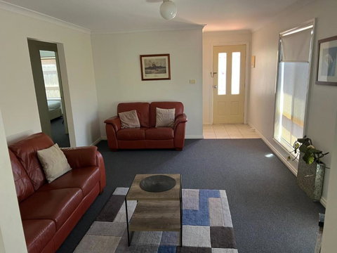 Melton Motor Inn And Apartments - New Castle Holiday 2