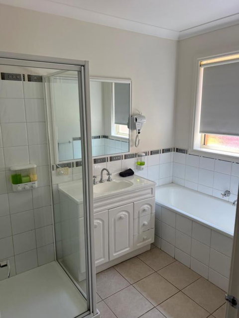 Melton Motor Inn And Apartments - New Castle Holiday 1