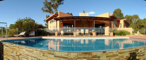 Meringa Springs - New Castle Holiday 1