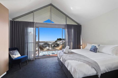 Milieu At Seine - New Castle Holiday 1