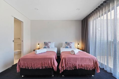 Milieu At Seine - New Castle Holiday 2