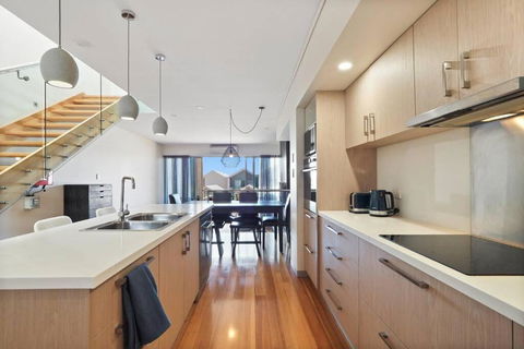 Milieu At Seine - New Castle Holiday 3