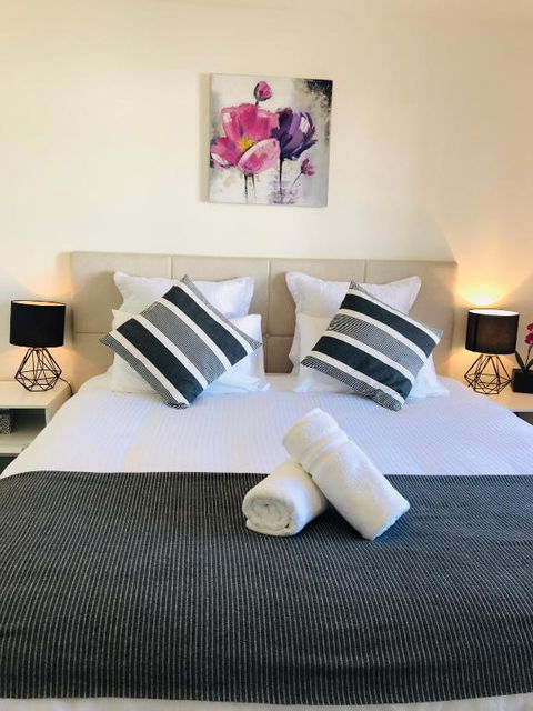 Melbourne Inner City Holiday Home Near CBD & Flemington - New Castle Holiday 2