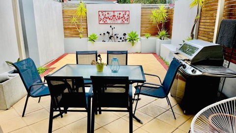 Melbourne Inner City Holiday Home Near CBD & Flemington - New Castle Holiday 0