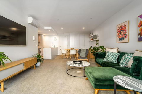 Modish Apartment Near Parliamentary Triangle - New Castle Holiday 1