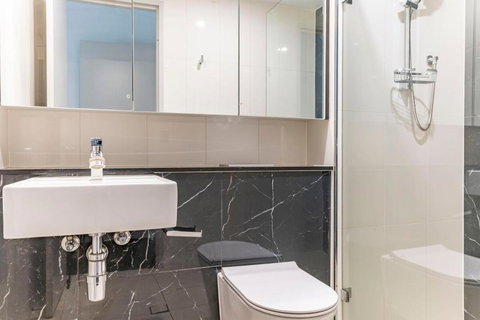 Modern 2B With Loft Bed Parking Central Mascot - New Castle Holiday 1