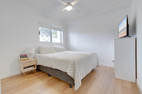 Modern 2BR Apartment In Vibrant Brisbane - New Castle Holiday 1