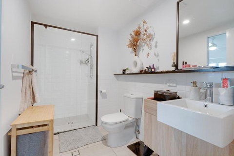 Modern 2BR Apartment In Vibrant Brisbane - New Castle Holiday 3