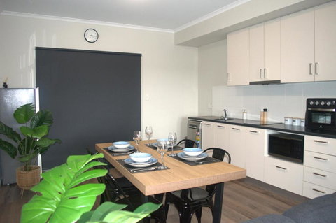 Modern Apartment In Roxby Downs - New Castle Holiday 3