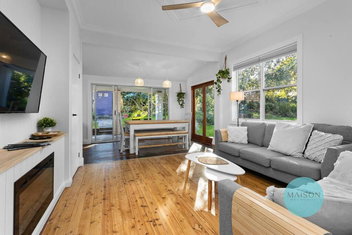 Modern Character Filled Cottage with New Castle Holiday