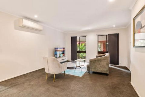 Modern Comfort Retreat 4Bed Cozy Haven W Pool - New Castle Holiday 1