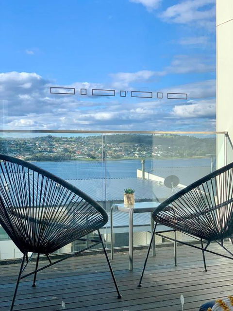 Modern Villa With Water View - New Castle Holiday 2