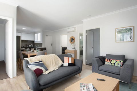 Modern Cozy - New Castle Holiday 1