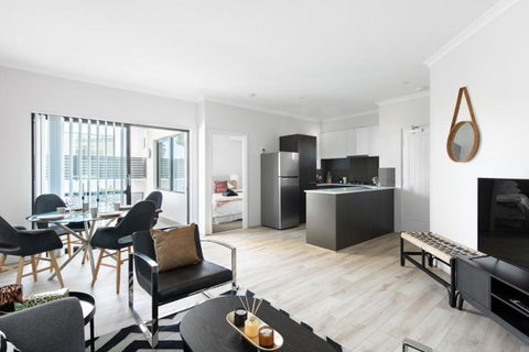 Minimalist Exec 2bdr Near River - New Castle Holiday 3