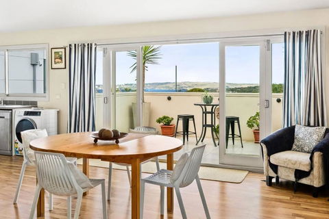 MUS14 - 2 Bedroom Apartment - Muston Street, Mosman - New Castle Holiday 0