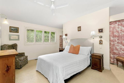 MUS14 - 2 Bedroom Apartment - Muston Street, Mosman - New Castle Holiday 2