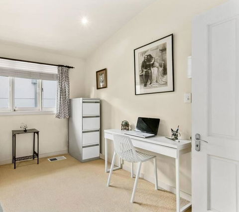 MUS14 - 2 Bedroom Apartment - Muston Street, Mosman - New Castle Holiday 3