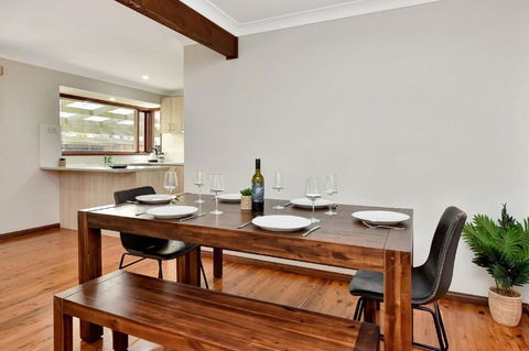 NEW PropertyBreezy Bayside Haven At Brightwaters - New Castle Holiday 3