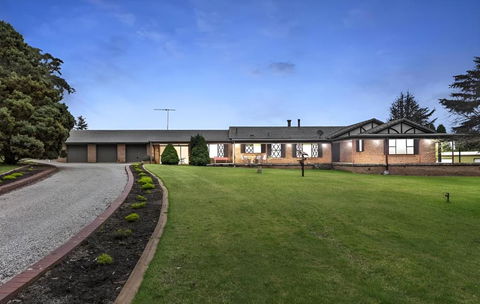 Mountain Culture Farm Stay - Pet Friendly - New Castle Holiday 0