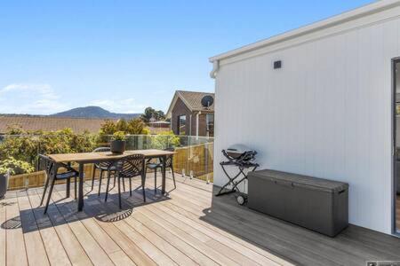 Mountain View Villa-close To Shops-10min To CBD - New Castle Holiday 0