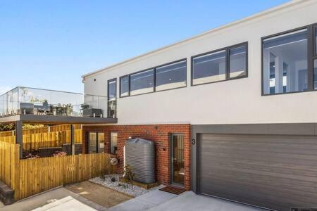 Mountain View Villa-close To Shops-10min To CBD - New Castle Holiday 3