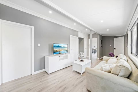 New 2 Bedroom House 500m To Mall With Free Parking - New Castle Holiday 2