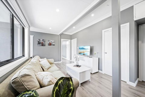 New 2 Bedroom House 500m To Mall With Free Parking - New Castle Holiday 1