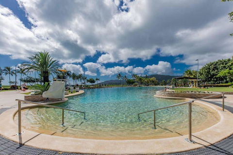 NEW! 2BR Whitsundays Oasis W/ Ocean Views - New Castle Holiday 2